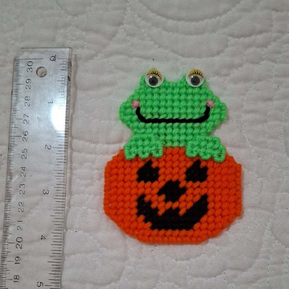 Handmade Plastic Canvas Frog and Pumpkin Magnet Decoration